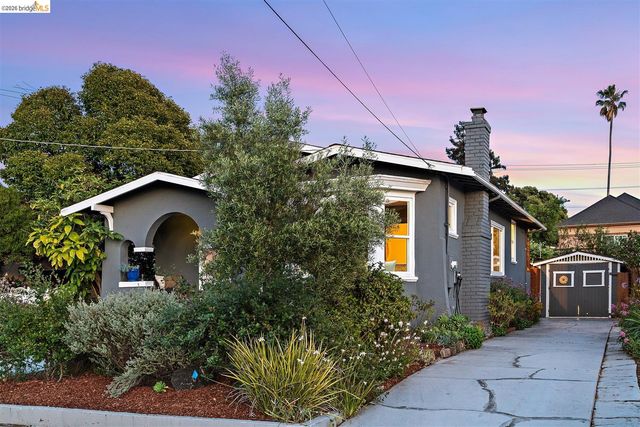 2736 Bartlett St, Oakland, CA 94602