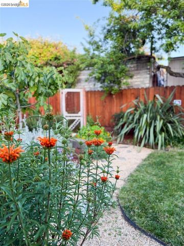 2736 Bartlett St, Oakland, CA 94602
