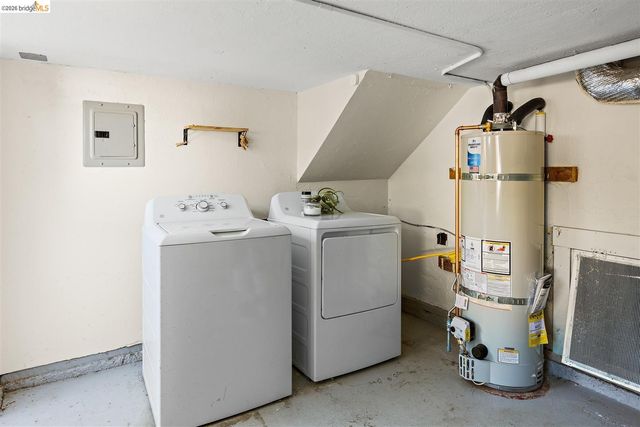 2736 Bartlett St, Oakland, CA 94602