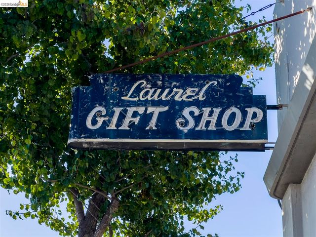 2736 Bartlett St, Oakland, CA 94602