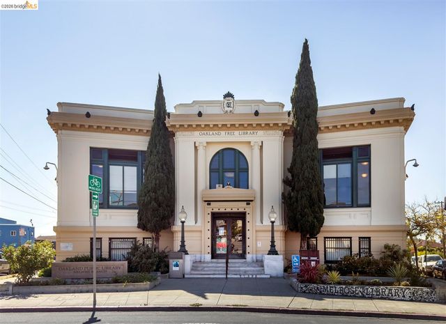 2736 Bartlett St, Oakland, CA 94602