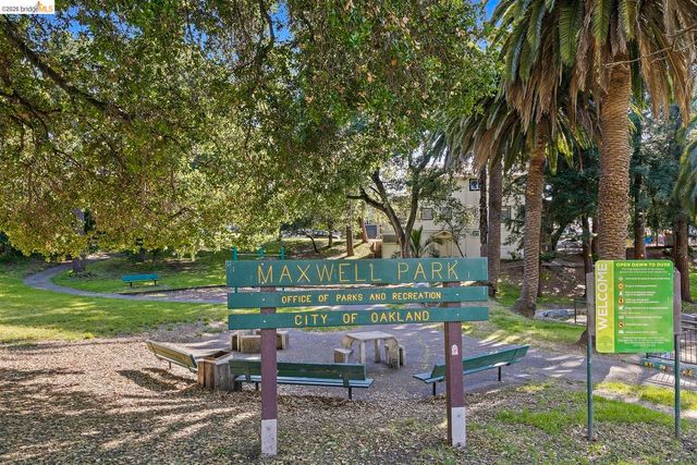 2736 Bartlett St, Oakland, CA 94602