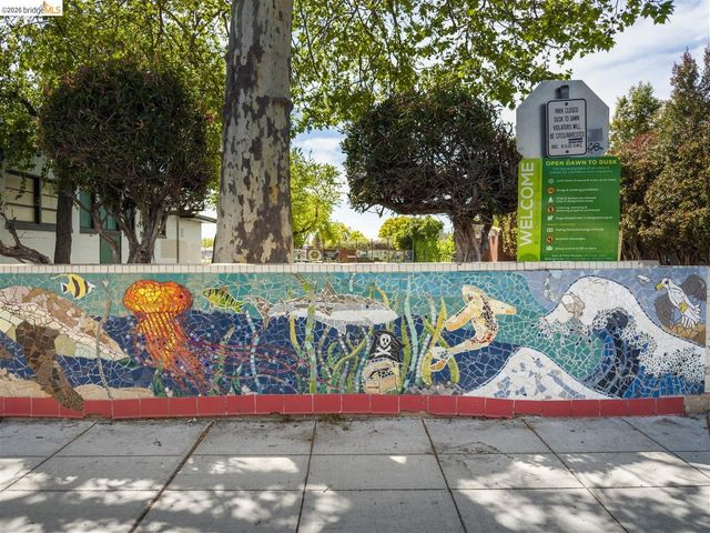 2736 Bartlett St, Oakland, CA 94602