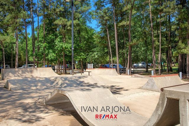 43 Longsford, The Woodlands, TX 77382