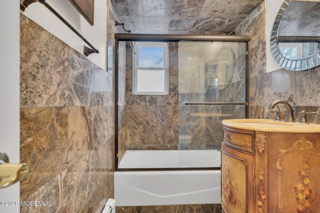 26 Windsor Terrace E, Freehold, NJ 07728