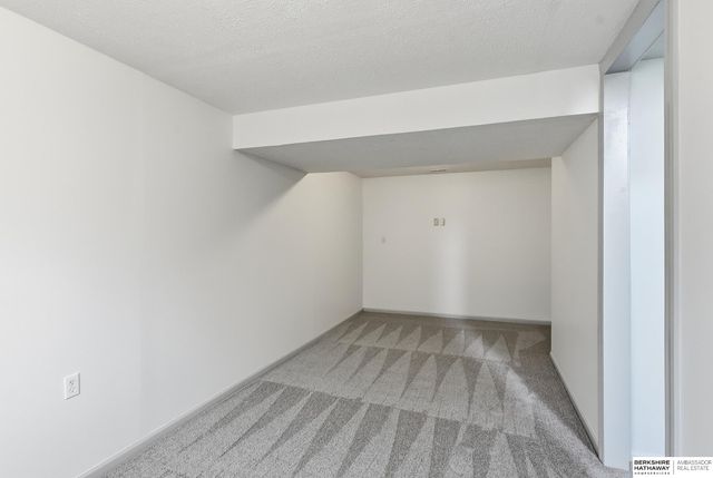 19373 U Street, Omaha, NE 68135
