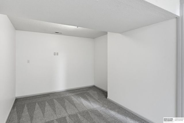 19373 U Street, Omaha, NE 68135
