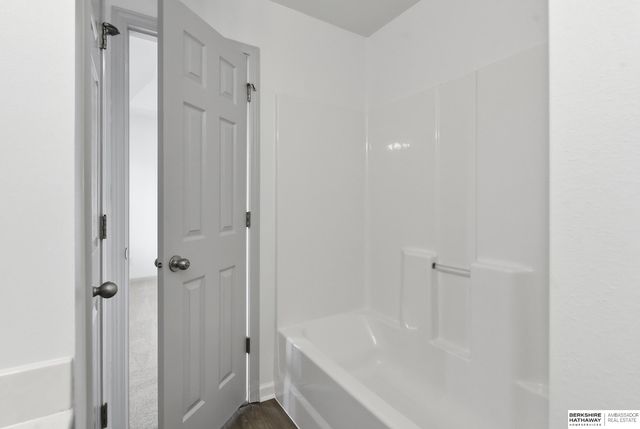 19373 U Street, Omaha, NE 68135