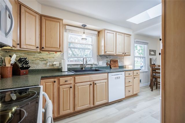 82 Doerun Drive, Greece, NY 14626