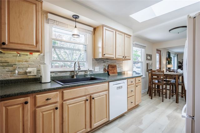 82 Doerun Drive, Greece, NY 14626