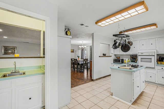 2421 Parkwood Drive, Grand Prairie, TX 75050