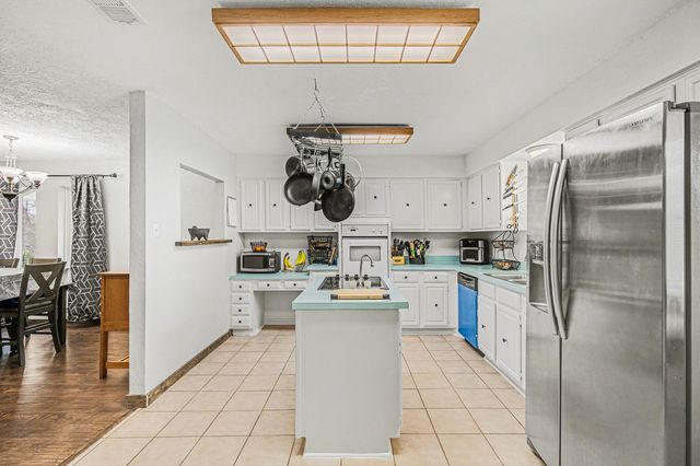 2421 Parkwood Drive, Grand Prairie, TX 75050