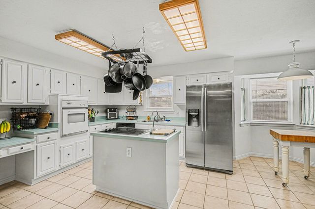 2421 Parkwood Drive, Grand Prairie, TX 75050