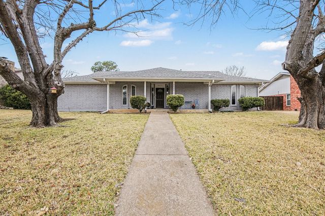 2421 Parkwood Drive, Grand Prairie, TX 75050