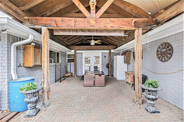 2421 Parkwood Drive, Grand Prairie, TX 75050