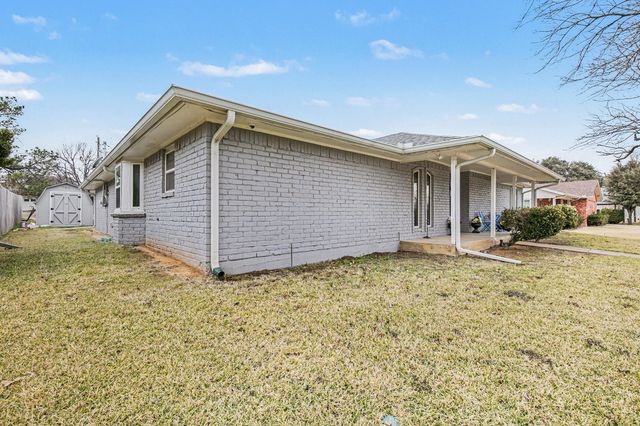 2421 Parkwood Drive, Grand Prairie, TX 75050