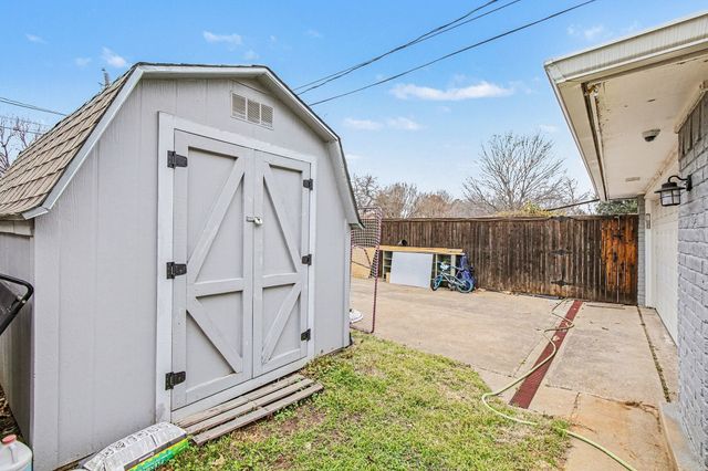 2421 Parkwood Drive, Grand Prairie, TX 75050