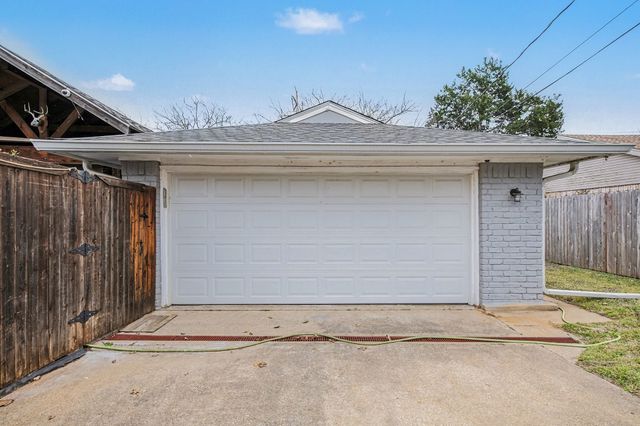 2421 Parkwood Drive, Grand Prairie, TX 75050