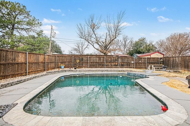 2421 Parkwood Drive, Grand Prairie, TX 75050
