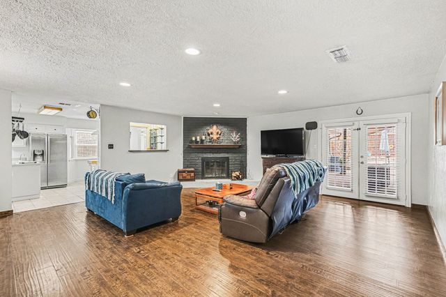 2421 Parkwood Drive, Grand Prairie, TX 75050