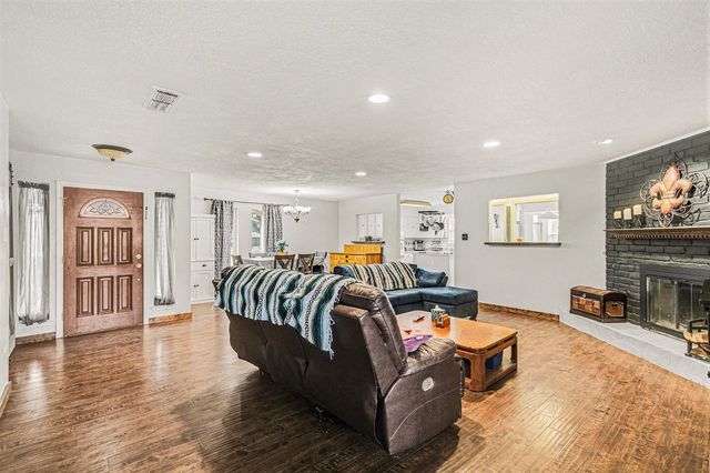 2421 Parkwood Drive, Grand Prairie, TX 75050