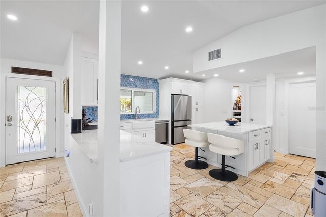 1567 DELAWARE AVENUE NE, St Petersburg, FL 33703