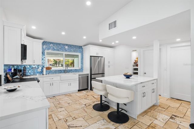 1567 DELAWARE AVENUE NE, St Petersburg, FL 33703