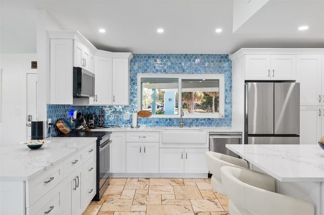 1567 DELAWARE AVENUE NE, St Petersburg, FL 33703