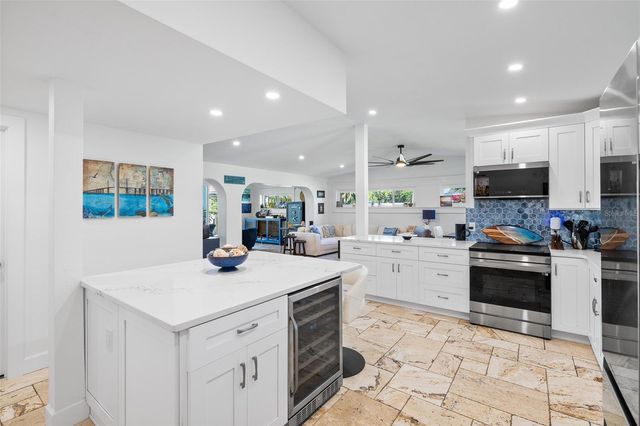 1567 DELAWARE AVENUE NE, St Petersburg, FL 33703