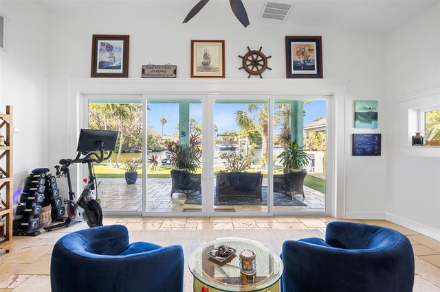 1567 DELAWARE AVENUE NE, St Petersburg, FL 33703