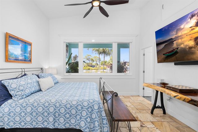 1567 DELAWARE AVENUE NE, St Petersburg, FL 33703