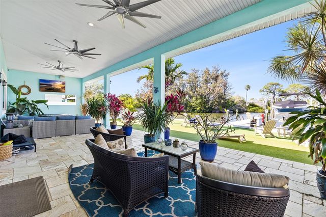 1567 DELAWARE AVENUE NE, St Petersburg, FL 33703