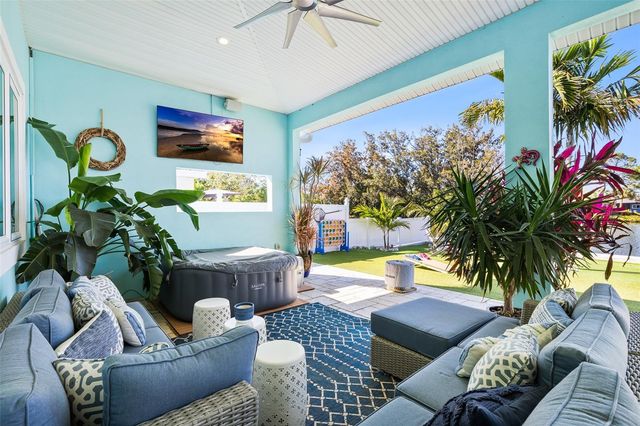 1567 DELAWARE AVENUE NE, St Petersburg, FL 33703