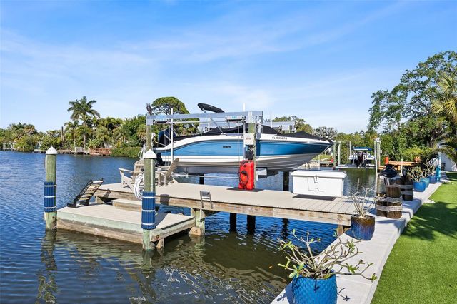 1567 DELAWARE AVENUE NE, St Petersburg, FL 33703