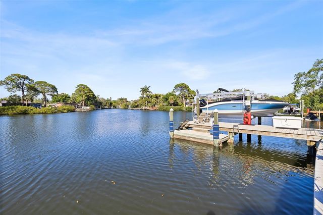 1567 DELAWARE AVENUE NE, St Petersburg, FL 33703