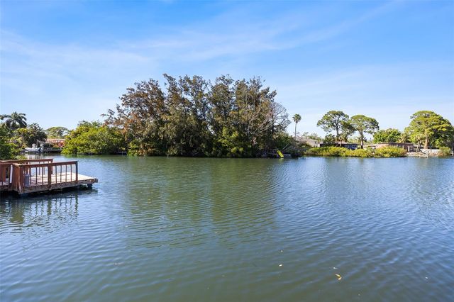 1567 DELAWARE AVENUE NE, St Petersburg, FL 33703