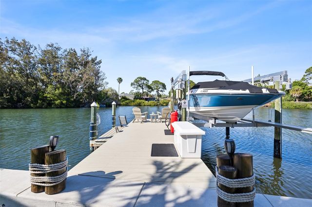 1567 DELAWARE AVENUE NE, St Petersburg, FL 33703