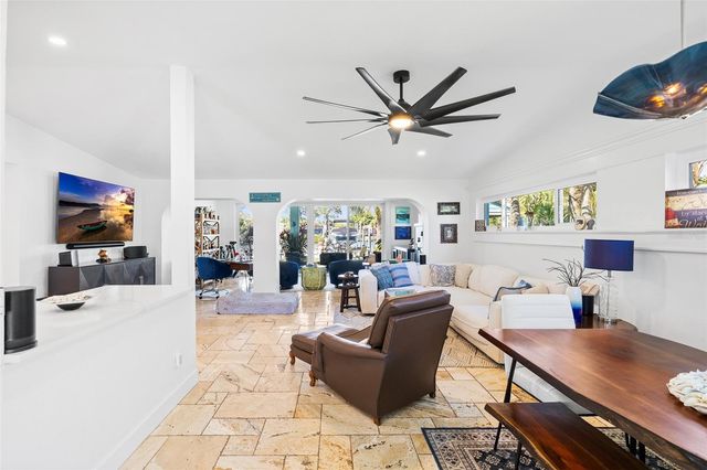 1567 DELAWARE AVENUE NE, St Petersburg, FL 33703