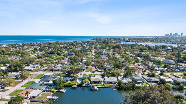 1567 DELAWARE AVENUE NE, St Petersburg, FL 33703