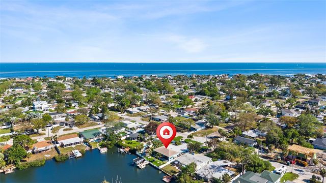 1567 DELAWARE AVENUE NE, St Petersburg, FL 33703