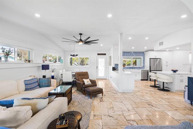 1567 DELAWARE AVENUE NE, St Petersburg, FL 33703