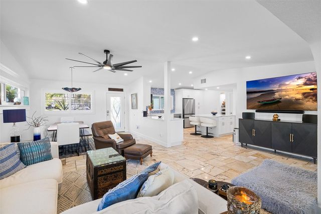 1567 DELAWARE AVENUE NE, St Petersburg, FL 33703