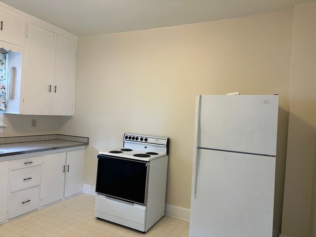 408 N West Avenue, Freeport, IL 61032