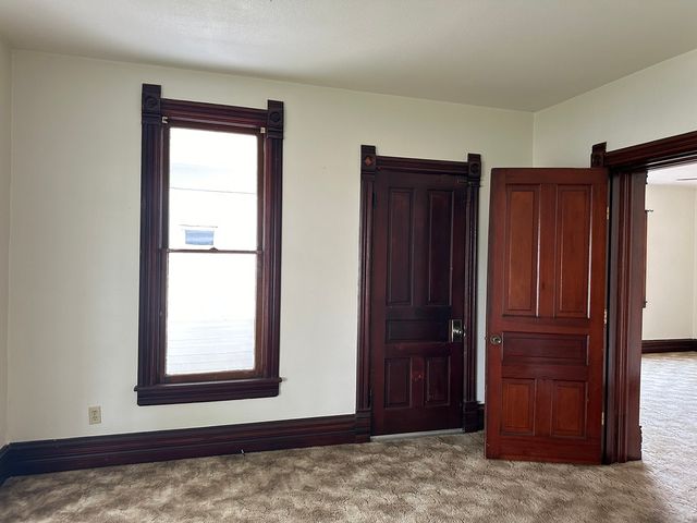 408 N West Avenue, Freeport, IL 61032