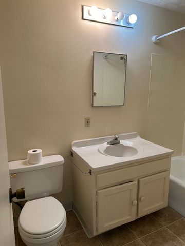 408 N West Avenue, Freeport, IL 61032