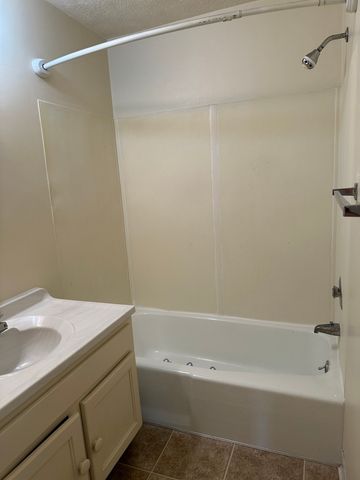 408 N West Avenue, Freeport, IL 61032