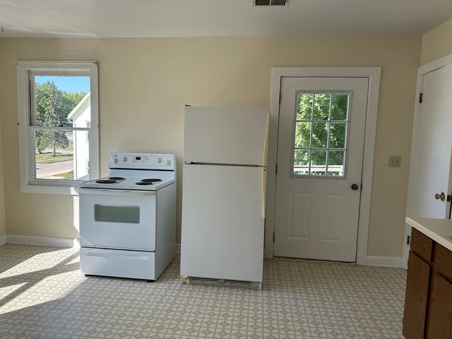 408 N West Avenue, Freeport, IL 61032