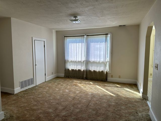 408 N West Avenue, Freeport, IL 61032