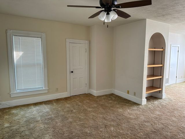 408 N West Avenue, Freeport, IL 61032