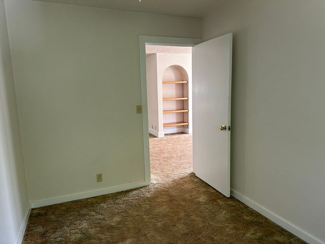 408 N West Avenue, Freeport, IL 61032